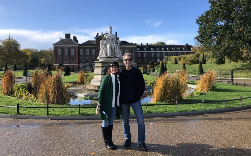 a photo of a couple at Kensington Palace