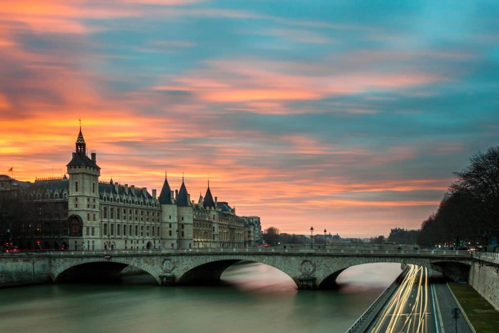 a photo of a week in Paris by sunset